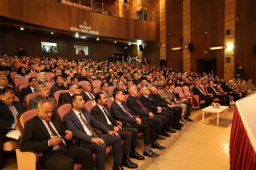 Vali  Ercan Turan Okul Müdürleri ve Okul Aile Birliği Başkanları ile Bir Araya Geldi