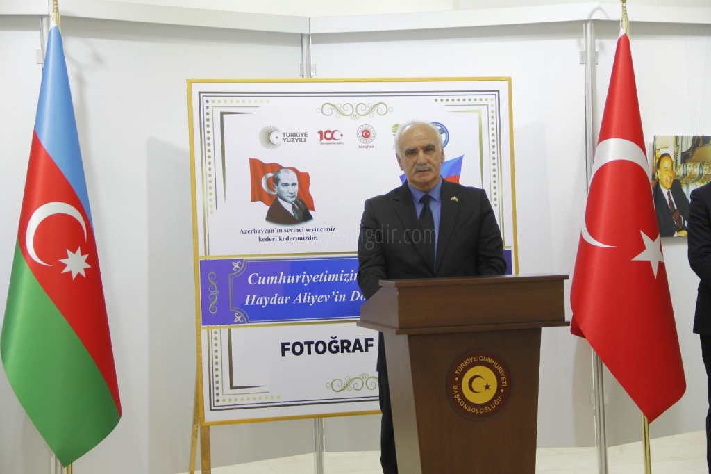Türkiye Cumhuriyeti’nin  100. Yılı ve Haydar Aliyev'in 100. Yılı Fotoğraf Sergisi açıldı.