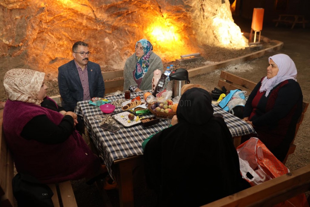 Vali  Ercan Turan Tuz Mağarasını Ziyaret Etti