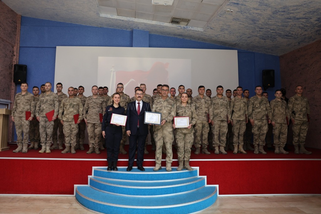 Vali Ercan Turan Jandarma Personellerine başarı belgesi verdi