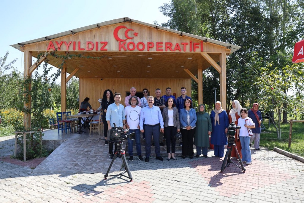 Vali Ercan Turan Ayyıldız  Kadın Kooperatifi’ni ziyaret etti
