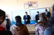Vali Sarıibrahim, Hasanhan Köyünde Öğrencilerin Karne Heyecanına Ortak Oldu