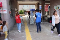 Iğdır'a Gelen Üniversite Öğrencilerine Gönüllü Gençlerden Hoş Geldin Karşılaması