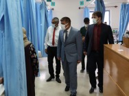 Vali Sarıibrahim sağlık  çalışanlarının bayramını kutladı