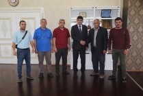 Iğdır Gazeteciler Cemiyeti ve İletişim Derneği Başkanı Aydın Deniz Rektör Alma’yı ziyaret etti