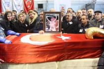 Eski kıtalararası ağır sıklet boks şampiyonu Sinan Şamil  Sam’ın cenazesi Ankara’da toprağa verildi.