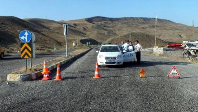 PKK'nın 10 Günde 2 Kez Kestiği Karakurt- Kağızman Karayolu Ulaşıma Kapatıldı