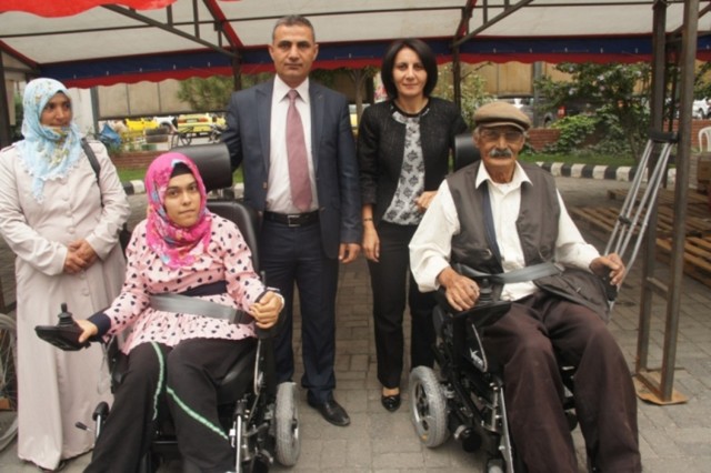 Belediyeden Engelli Yurttaşlara Akülü ve Tekerlekli Sandalye