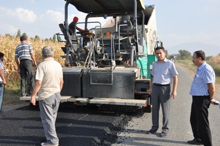 Genel Sekreter Yardımcısı Mehmet Nuri Turan Sıcak Asfalt Çalışmalarını Yerinde Denetledi