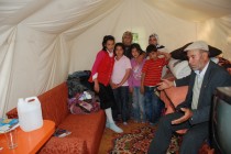 Evlerinde Yılanlar Dolaşınca Evi Terk Edip Çadırda Yaşıyorlar