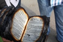 Iğdır'da yanan Otomobilin içindeki Kuran-ı Kerimin bazı ayetleri yanmadı  