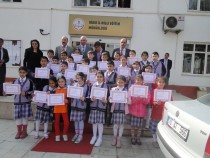 Milli Eğitim Müdürü Aksoy'dan Halkoyunları Ekibine Teşekkür Belgesi
