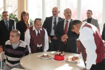 Iğdır Valisi Ahmet Pek Rehabilitasyon Merkezi ve Yeşil Iğdır Engelliler  Derneğini Ziyaret Etti