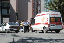Kırmızı Işıkta Geçen Ambulans Taksiye Çarptı