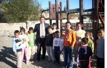 Kardeş Beykoz Belediyesinden Karakoyunlu'ya Çocuk Parkı Malzemeleri Verildi