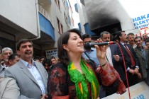 Bağımsız Milletvekili Pervin Buldan ve Taraftarları olan BDP'liler Yürüyüş Yaptı