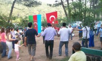 İstanbullu Azeriler Piknikte Buluştu Aydos'ta İki Bayrak Tek Tek Yürek Vardı