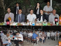 Vali Ahmet Pek, Karakoyunlu İlçesinde Vatandaşlarla Birlikte İftar Yaptı