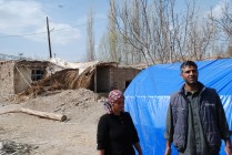 Iğdır'da Evleri Yıkılan Aile Çadırda Yaşam Mücadelesi Veriyor