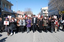 MHP Milletvekili Oğan, 300 Kadınla Yürüdü