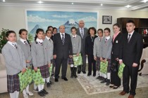 24 Kasım Öğretmenler Gününde Vali Çiçek'i Öğrenciler Ziyaret  Etti