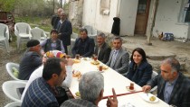 HDP Azeri asıllı adayını beldesinde ziyaret etti